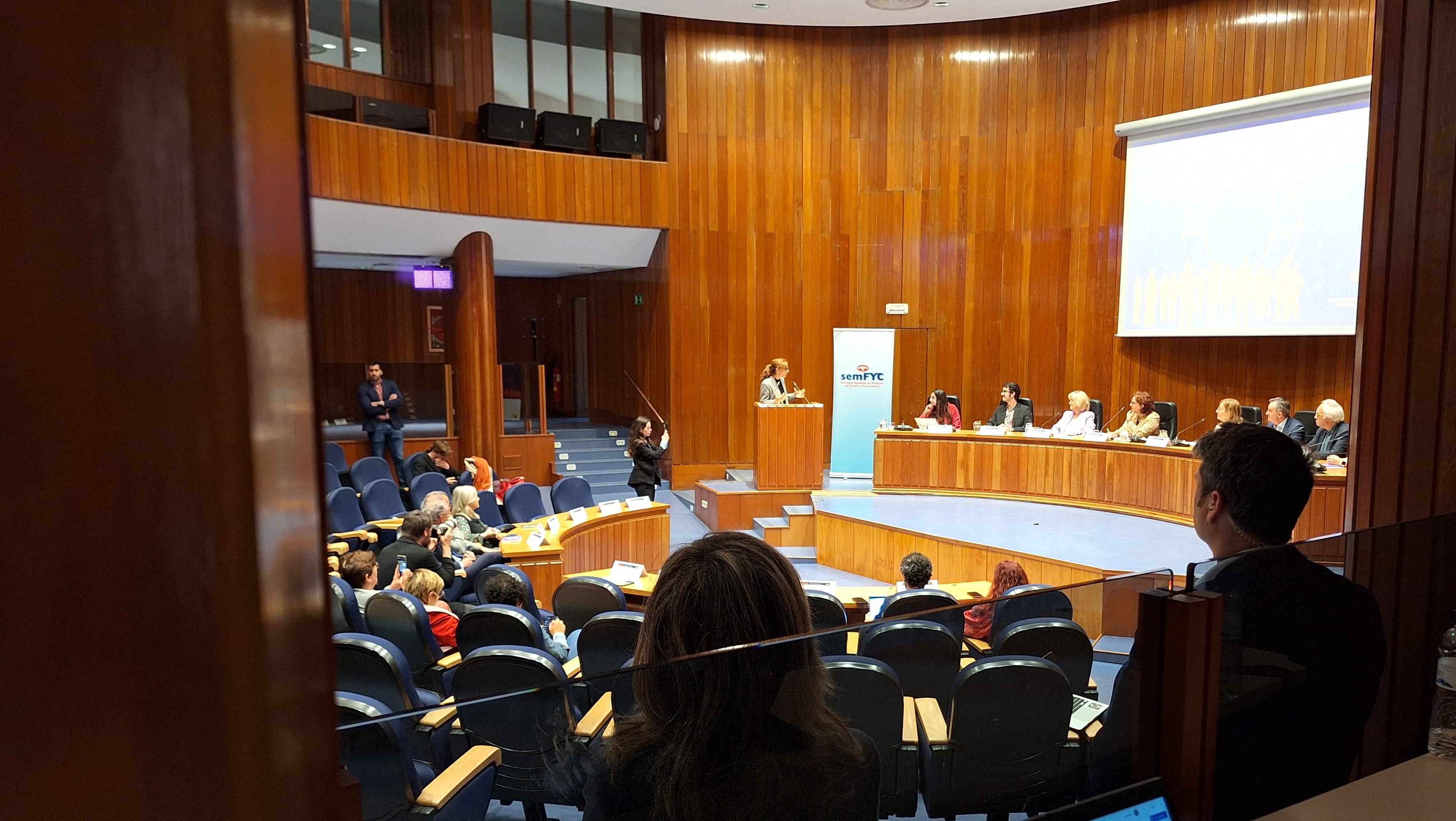 La Ministra de Sanidad, Mónica Garcia, inaugurando el encuentro